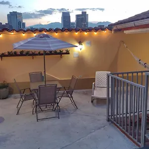 Pensión Colonial House, Medellín